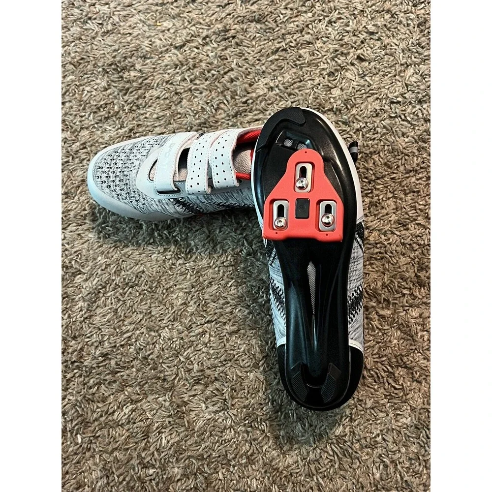 Sport Cycling Shoes Hook & Eye Closure Gray & Red Brand New  Sz 39 6.5‎ Men's